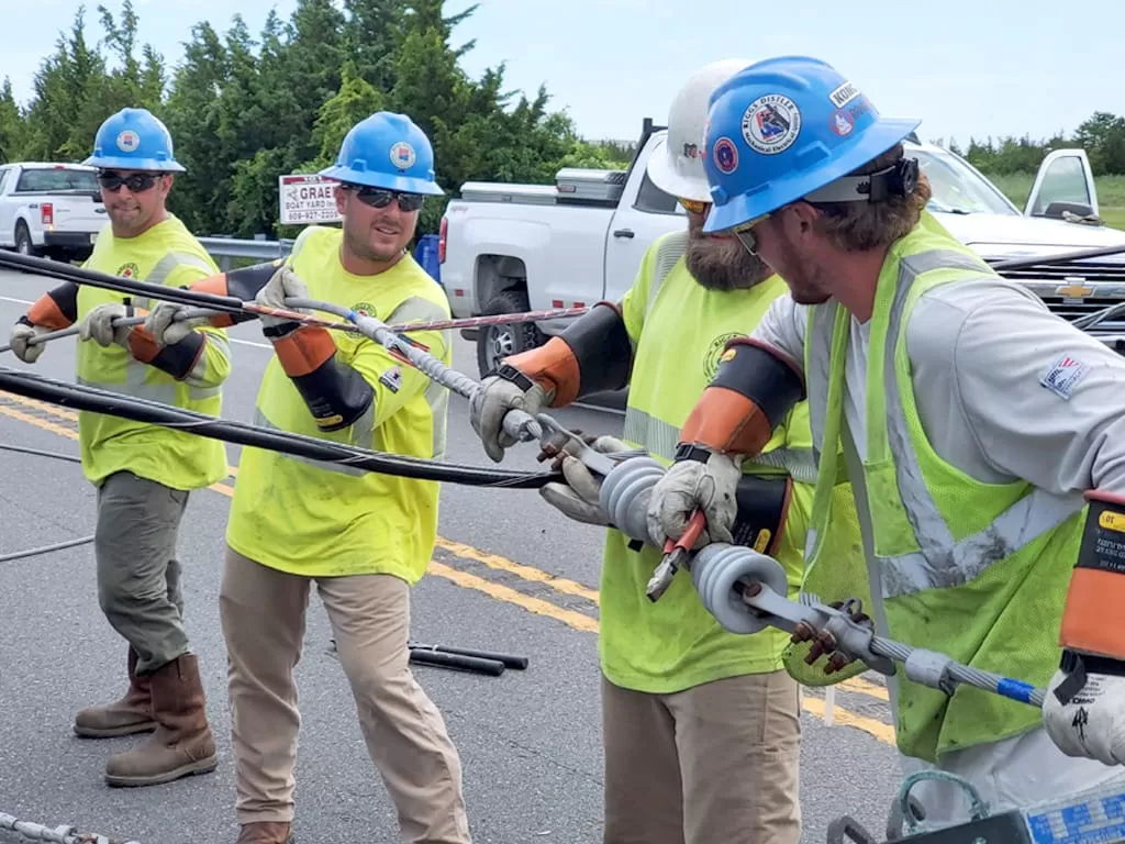 Centuri Emergency Response Teamwork. 4 workers repairing wire