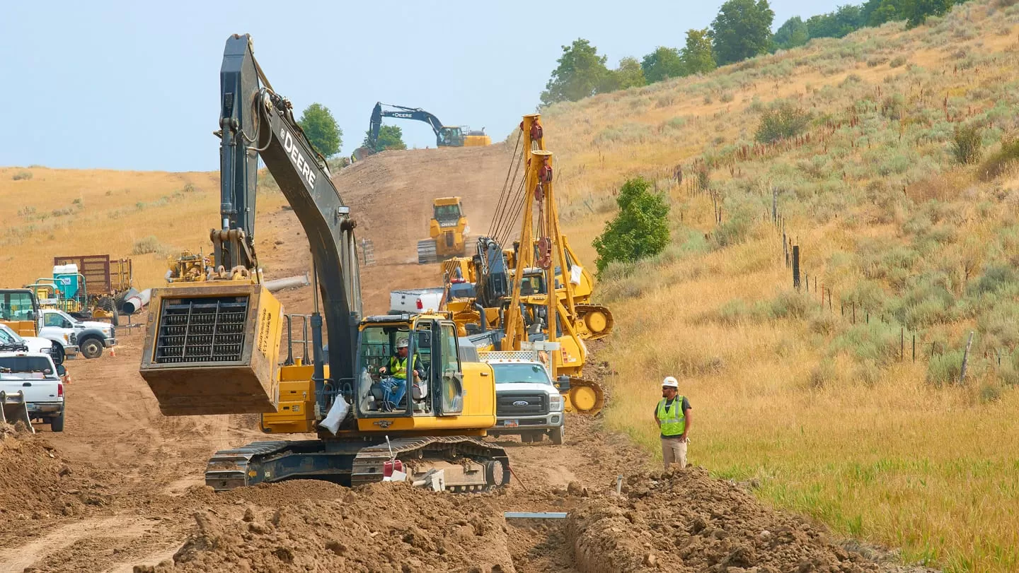 Equipment digging to put the pipeline in